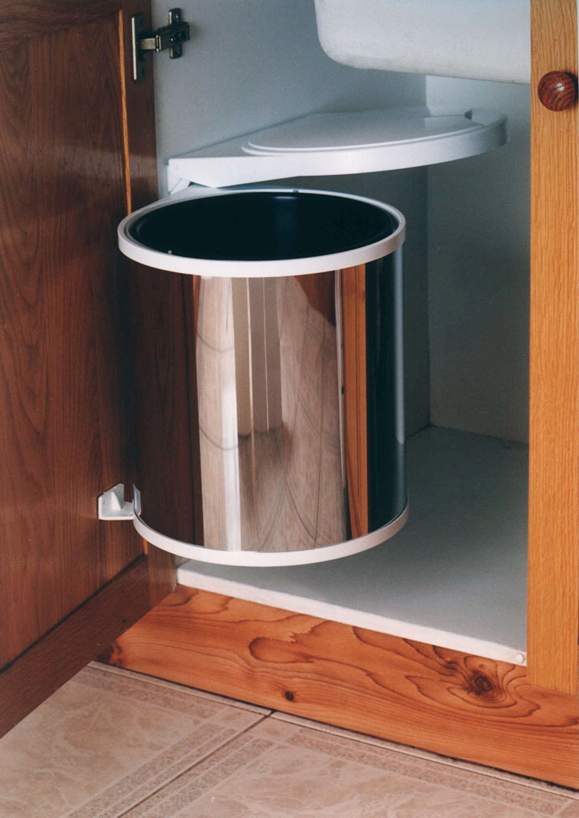 KRB01 Kimberley Concealed Waste Bin